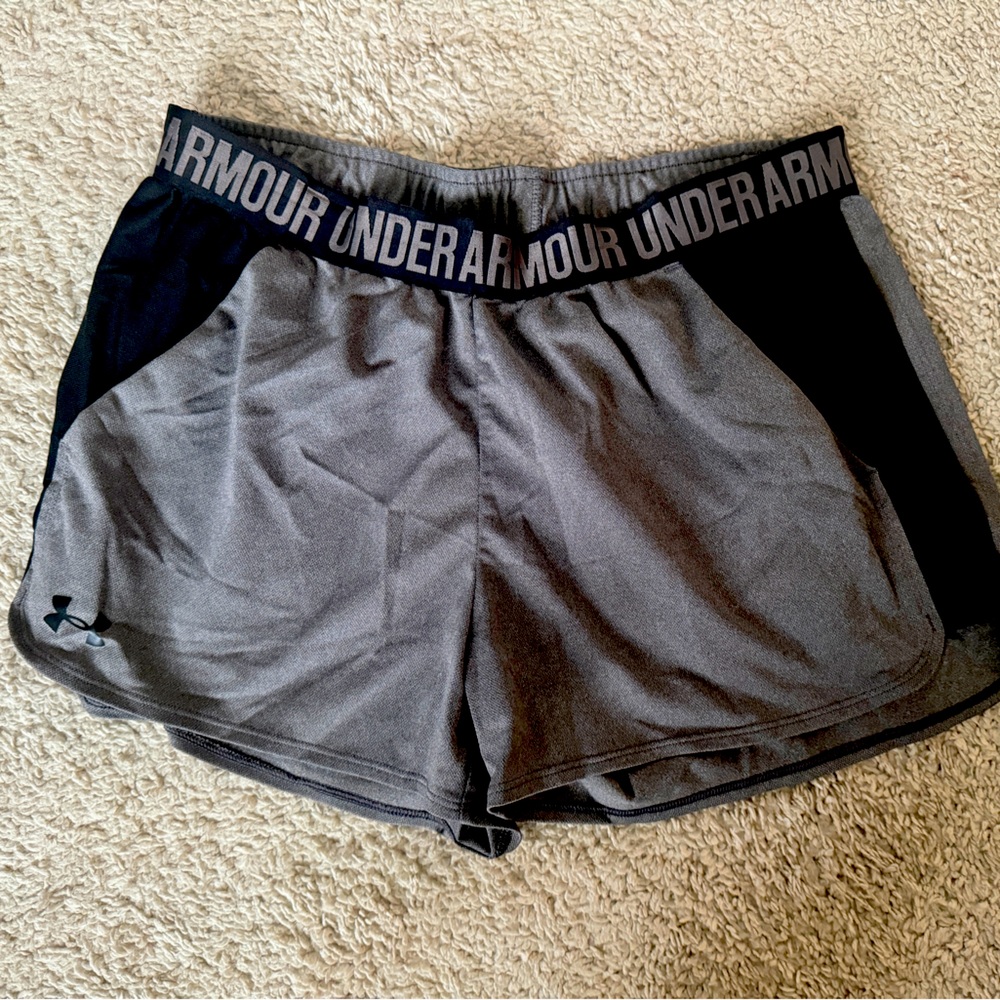 Women’s Large Under Armour shorts